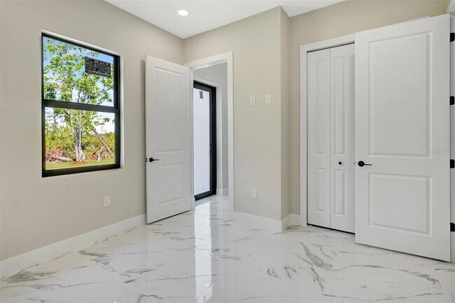 Building Photo - 212 Fairway Rd