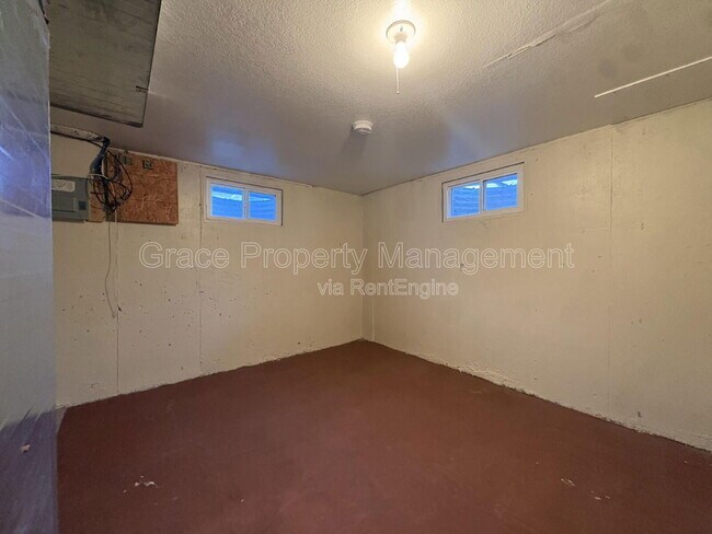 Building Photo - 3183 Vaughn St