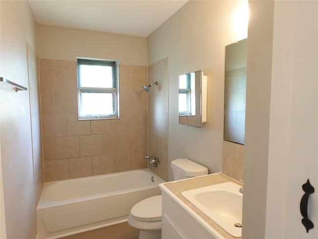 Building Photo - 8033 Ritz St