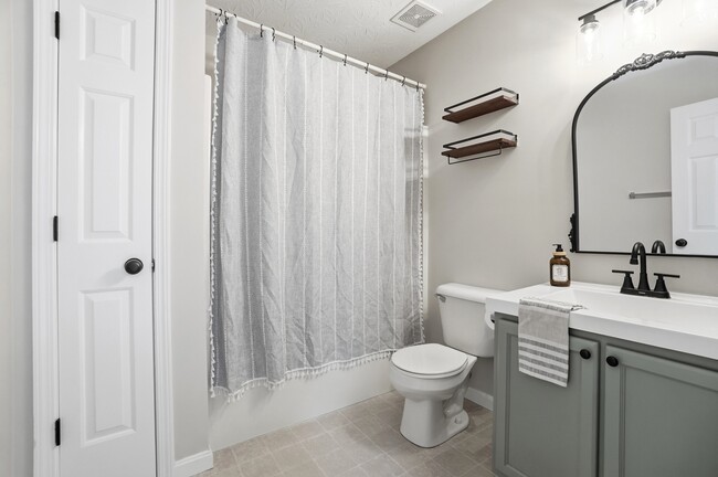 Building Photo - 3749 Sugarberry Dr