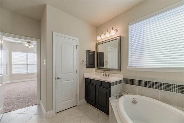 Building Photo - 1104 Hoyt Dr