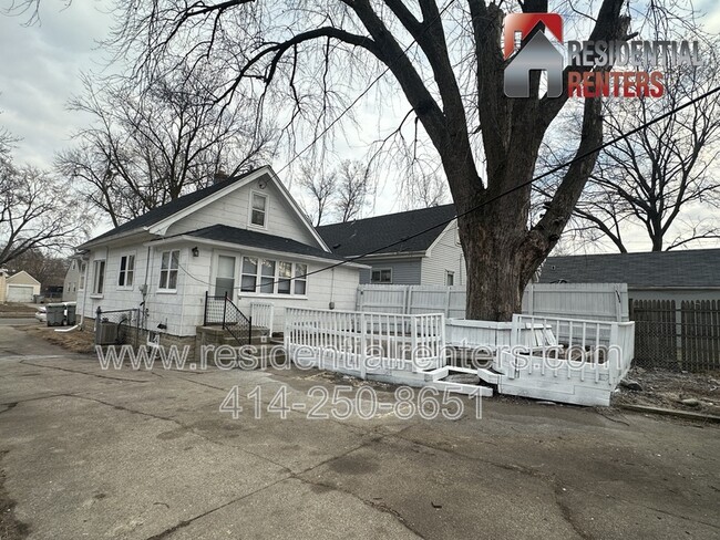 Building Photo - 5161 N 56th St