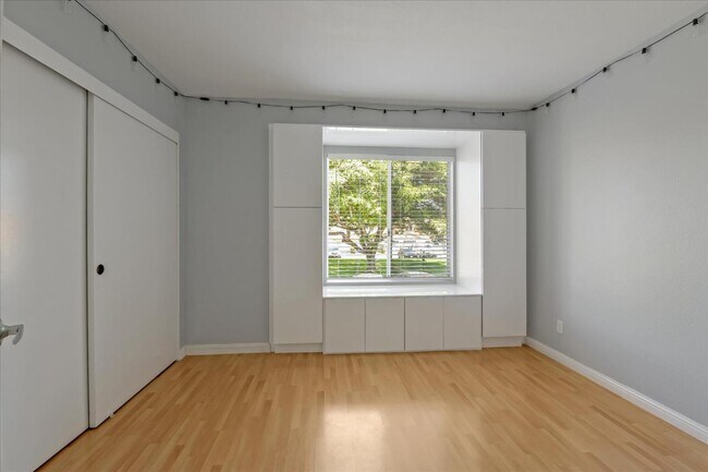 Building Photo - 4212 Vista Panorama Way