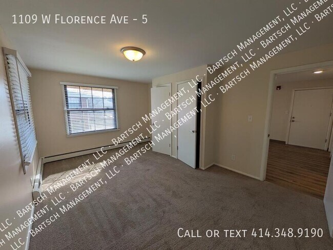 Building Photo - 1109 W Florence St