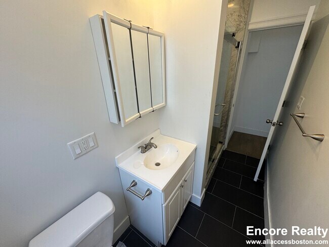 Building Photo - 11 Peterborough St