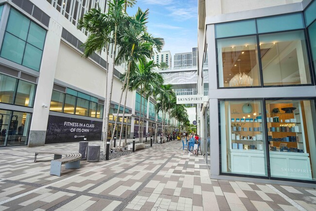 Building Photo - 851 NE 1st Ave