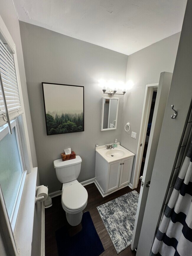 Building Photo - 610 Melville St