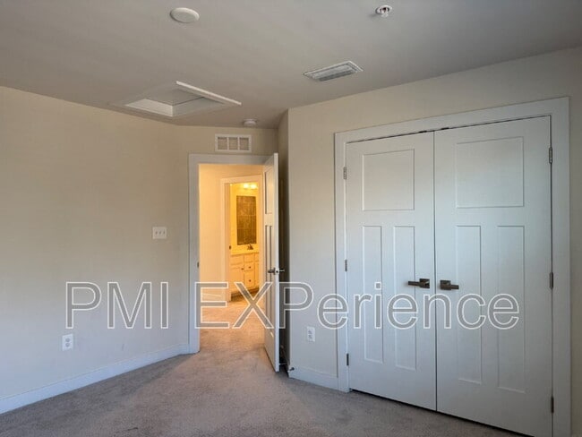 Building Photo - 2609 Skeeter Ct