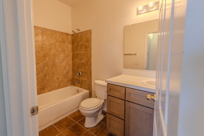 Building Photo - Beautiful Santa Rita Townhome in Sahuarita!!
