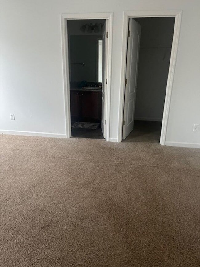 Building Photo - ***Back to School Special*** Waived $350.0...