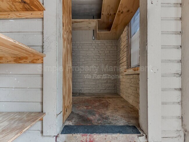 Building Photo - 7105 NW 39th St