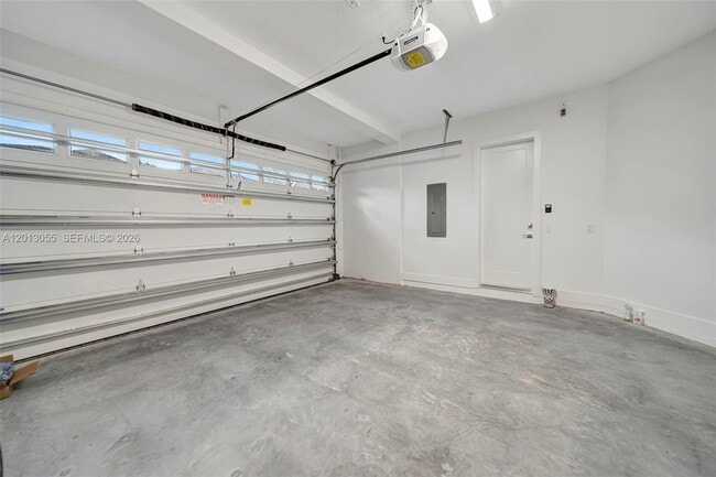 Building Photo - 1454 SW 23rd St
