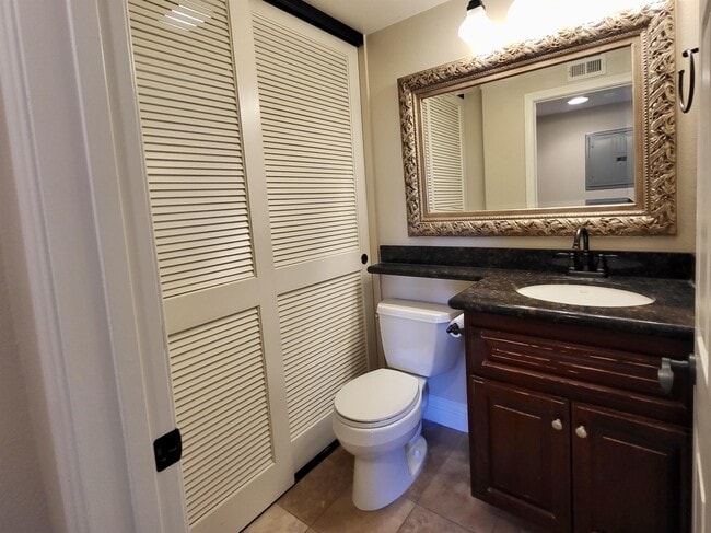 Building Photo - 3957 Nobel Dr