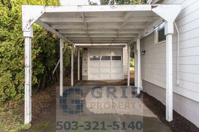 Building Photo - Two Bedroom Craftsman Available in Woodstock!