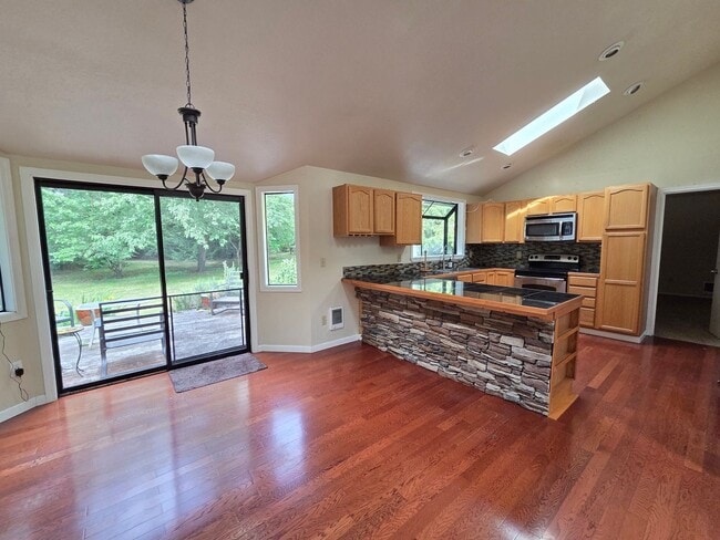 Building Photo - Tucked Away in Gig Harbor - 3 Bedroom + Bonus & Huge Yard. Available Now!