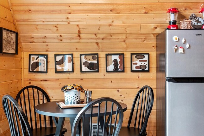 Building Photo - 102 Tahoma Pl