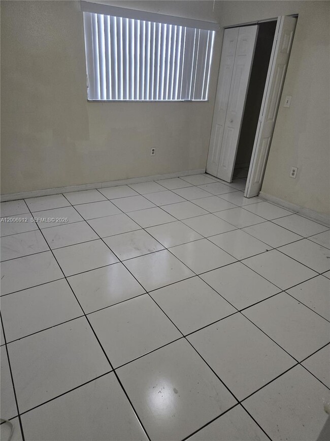 Building Photo - 5100 SW 41st St