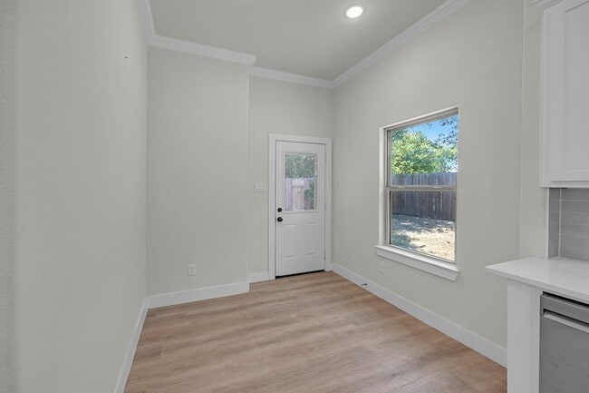Building Photo - 5511 Black Pine Cir