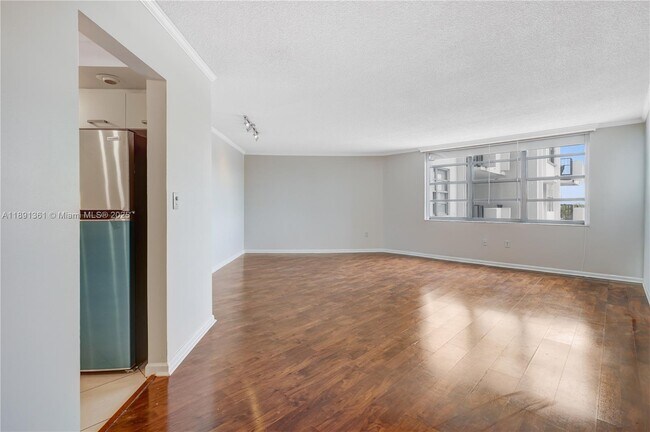 Building Photo - 2750 NE 183rd St