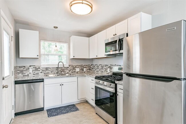 Primary Photo - 812 38th St