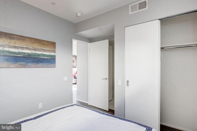 Building Photo - 2422 17th St NW