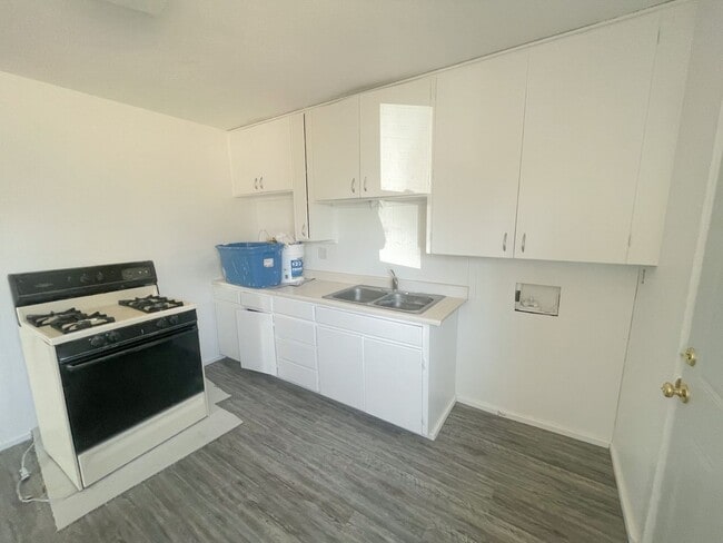 Building Photo - Italian Estates Property Managment