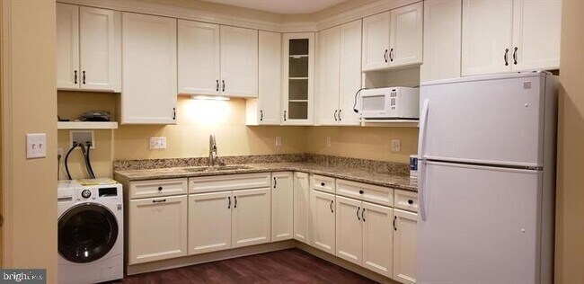 Building Photo - 4018 Tiber Falls Dr