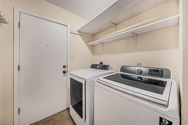 Building Photo - 4409 Bridlewood Dr