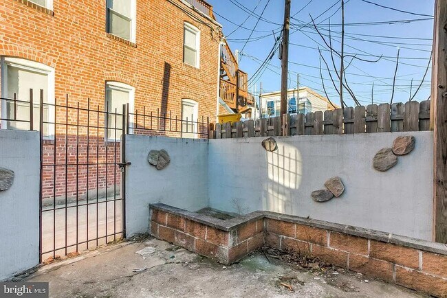 Building Photo - 2604 Hudson St