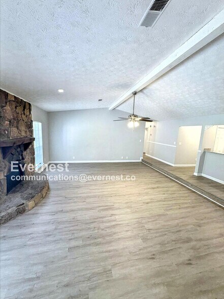 Building Photo - 8572 Glenwoods Dr