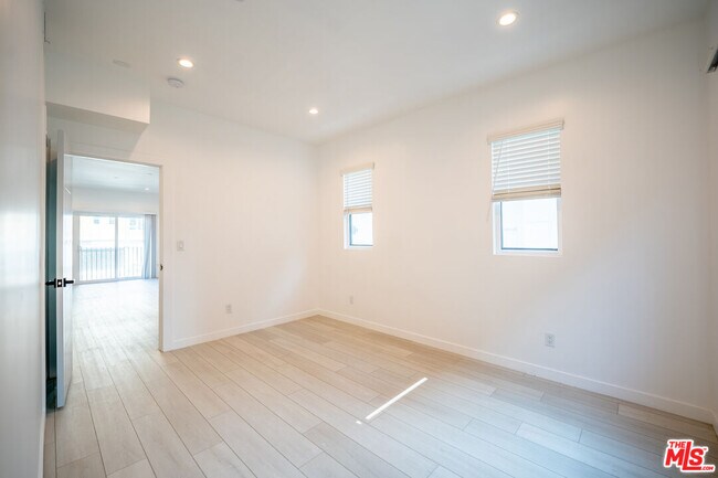 Building Photo - 246 N Dillon St