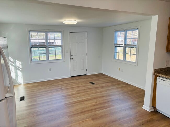 Building Photo - 1312 E 60th St