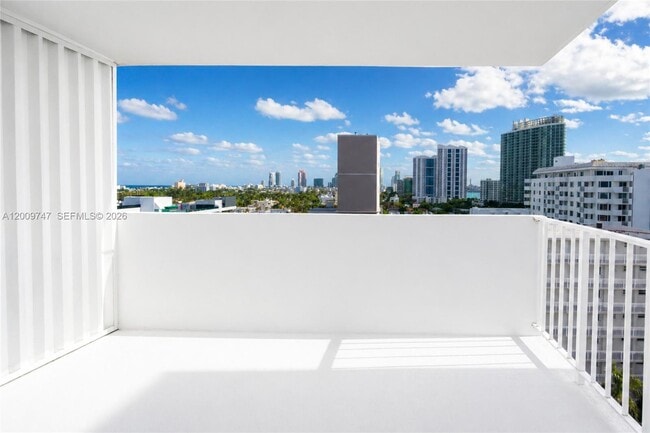 Building Photo - 1331 Lincoln Rd