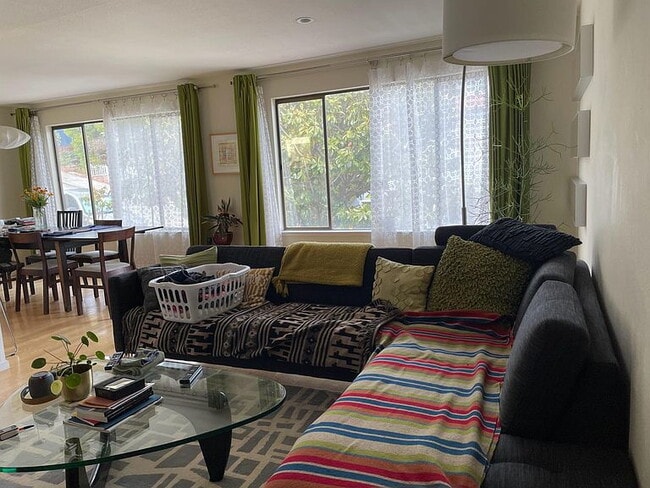 Building Photo - "Charming 4-Bedroom Home with 2 Baths in the Heart of San Francisco!"