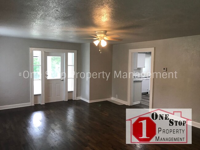 Building Photo - Adorable  Remodeled 3 Bedroom 2 Bathroom C...