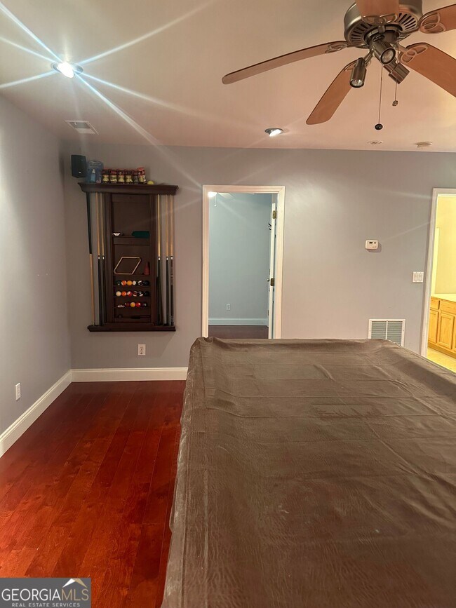 Building Photo - 711 Pine Grove Cir
