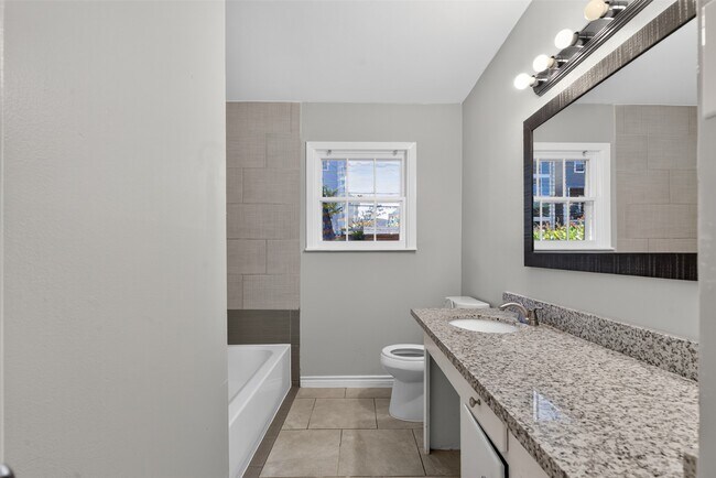 Building Photo - 1409 Wycliffe Dr