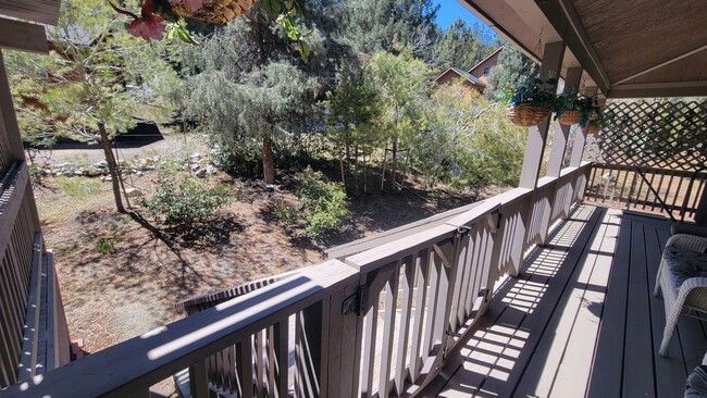 Building Photo - Attractive & Roomy 4 bedroom, 3 bath Pine ...
