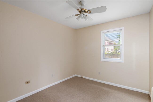 Building Photo - 2 Congdon Ln