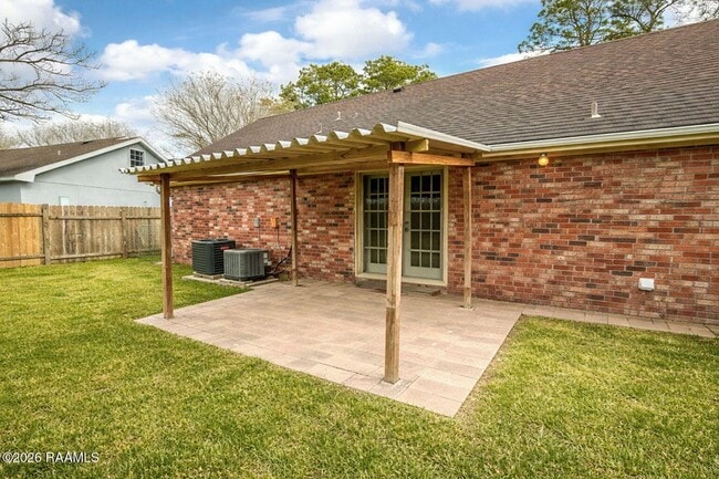 Building Photo - 222 Winsor Dr