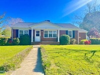 Building Photo - 2619 Crockett Dr