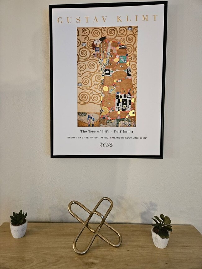 Building Photo - Fully Furnished Mid Century Charmer- month to month/midterm/short term, 3 bedrooms, highly desira...