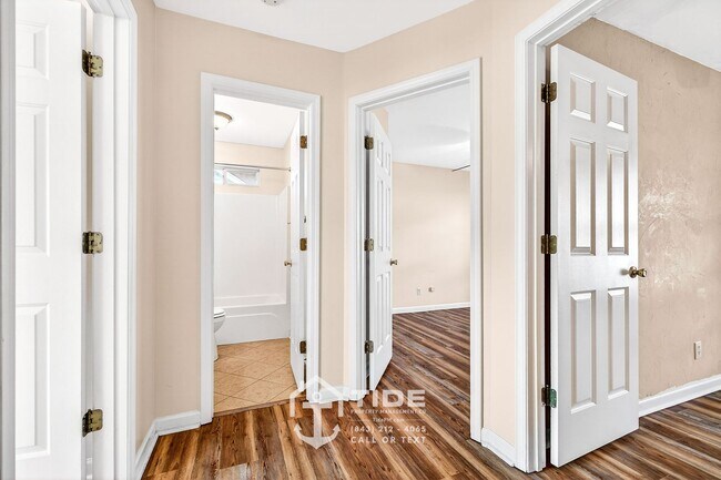 Building Photo - Modern Comfort in North Charleston