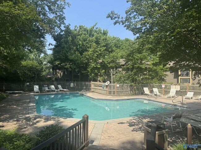 Primary Photo - 2071 Woodlawn Dr SW