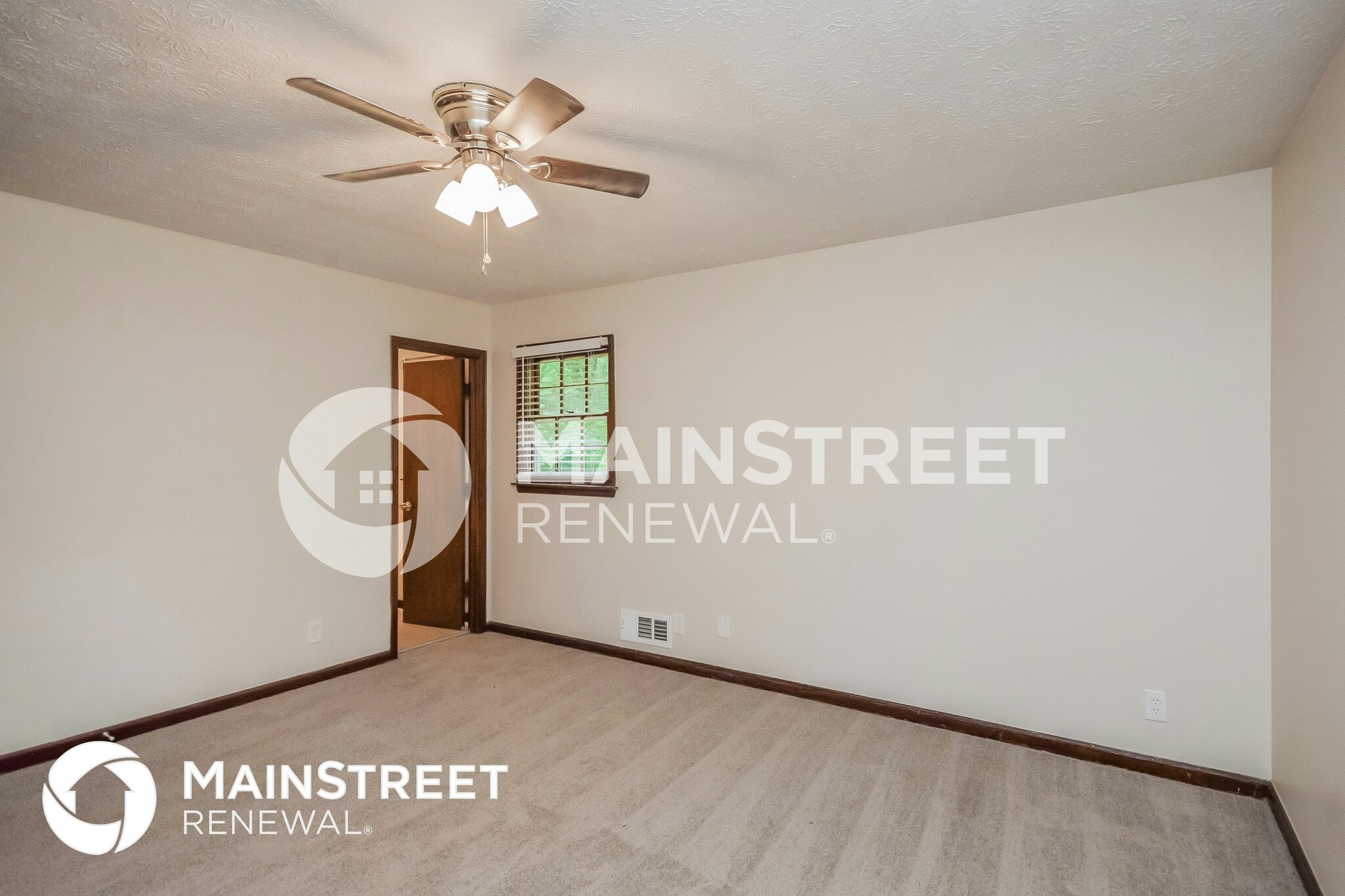 Building Photo - 2245 Pinewood Dr