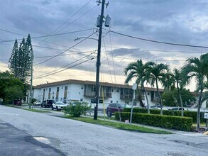 Building Photo - 415 NE 2nd St