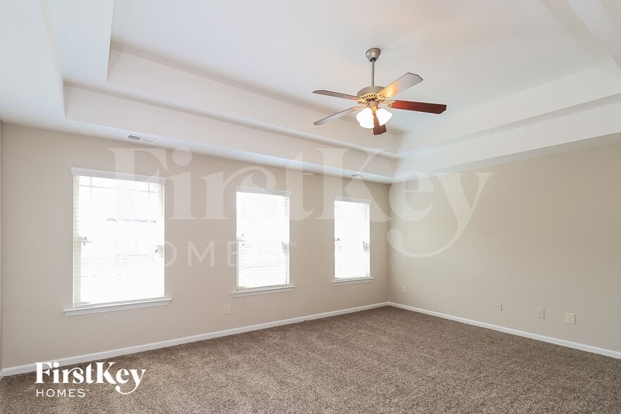 Building Photo - 703 Barberry Dr