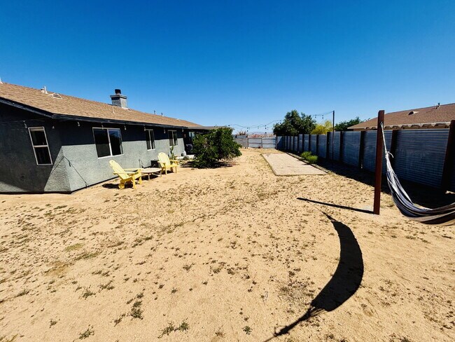 Building Photo - Rare Opportunity for Spacious, Modern Sout...