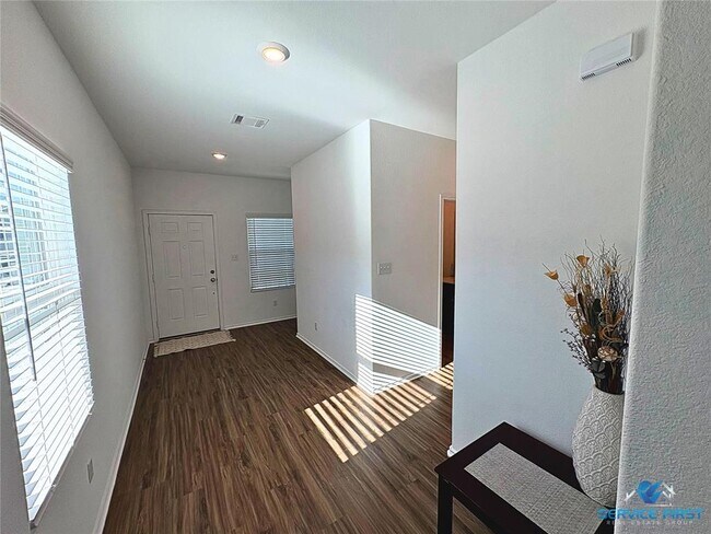 Building Photo - 124 Rooster Wy