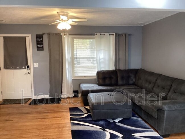 Building Photo - 64 Valentine St